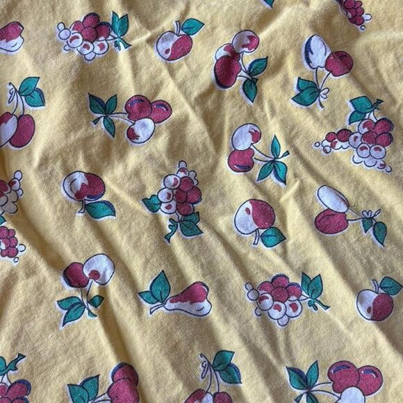 Vintage Fruit Pattern Apron 1970s Yellow Red Cherry Peach Grapes Apple Retro - Picture 3 of 4